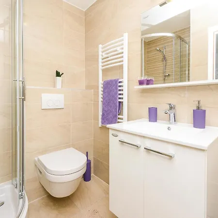 別荘 Three-bedroom In Mrčevo