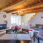 Three-bedroom In Holiday home