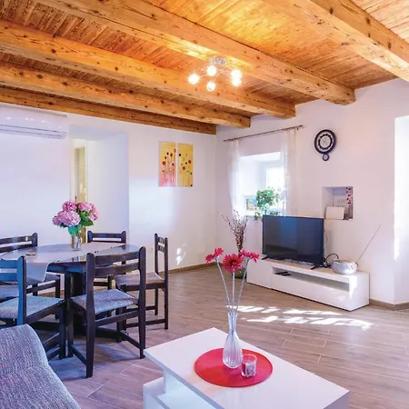 Three-bedroom In Hébergement de vacances Mrcevo