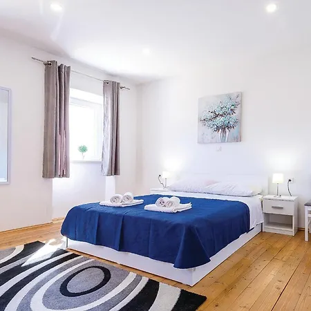 Hébergement de vacances Three-bedroom In *