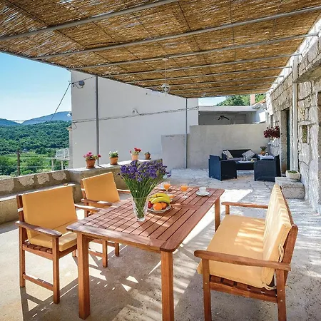 Hébergement de vacances Three-bedroom In