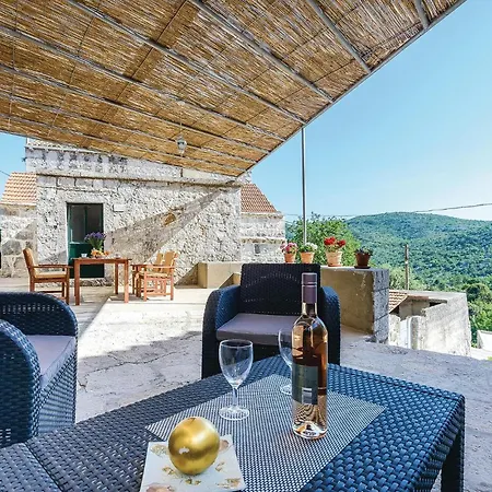 Three-bedroom In Holiday home *